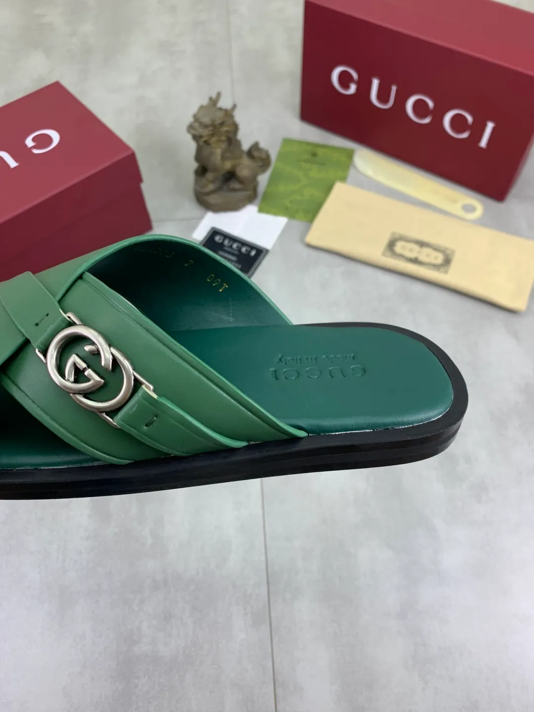 Men's shoes 💰P380💰[New model] High version 🎁🎁🎁 GUCCI New casual hot diamond slippers for the Year of the Snake, original official website, perfect workmanship, transmitting a kind of noble luxury, sublimating its definition of luxury in Gucci's high-end extraordinary craftsmanship. Original Gucci double G combination outsole, code number: 40-44 (45 customized) complete package